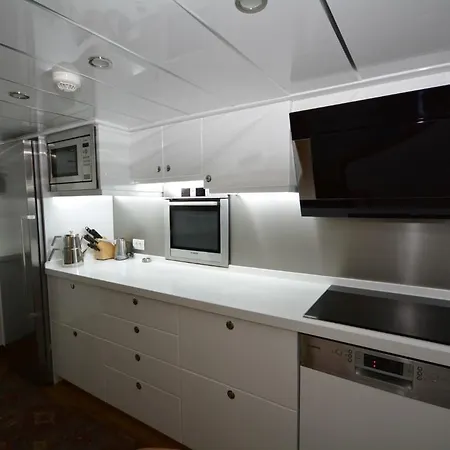 Galataport Yachting Úszó hotel Isztambul
